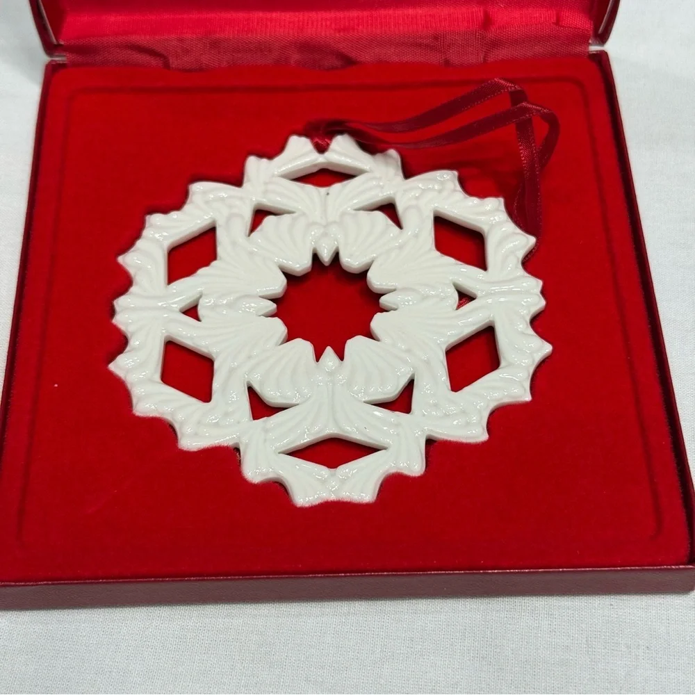 2002 Longaberger Collectors Club Claire Snow Days‎ White Ceramic Ornament